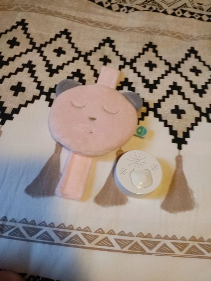 Peluche bruit blanc a accrocher au lit de bébé