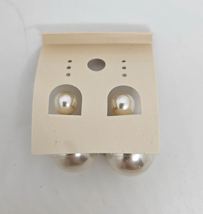 Paire de boucles d'oreilles.
Neuve. - photo numéro 4