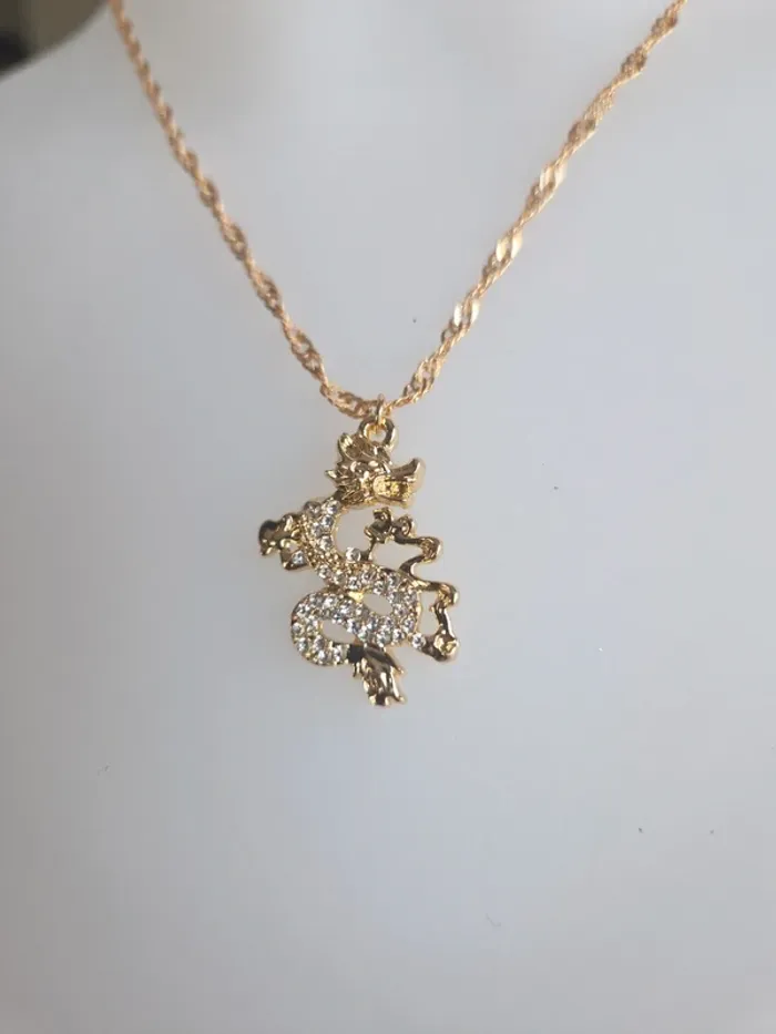 Collier fantaisie doré pendentif dragon chinois à strass - photo numéro 2