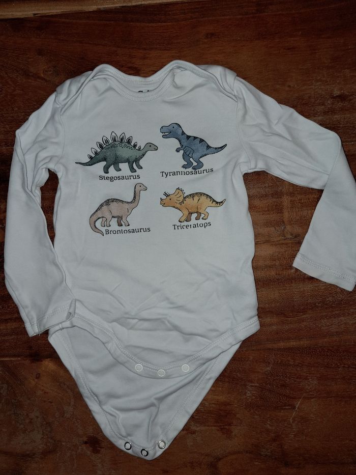 Lot 5 bodies 12-18 mois - photo numéro 7