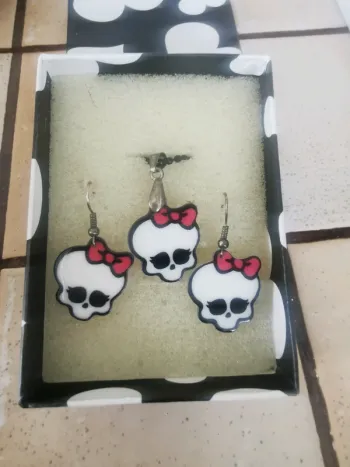 Coffret boucle d'oreille et collier