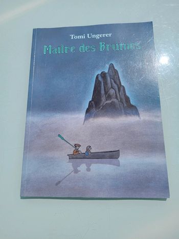 Livre l'école des loisirs couverture souple, Maître des Brumes, Tomi Ungerer (34)