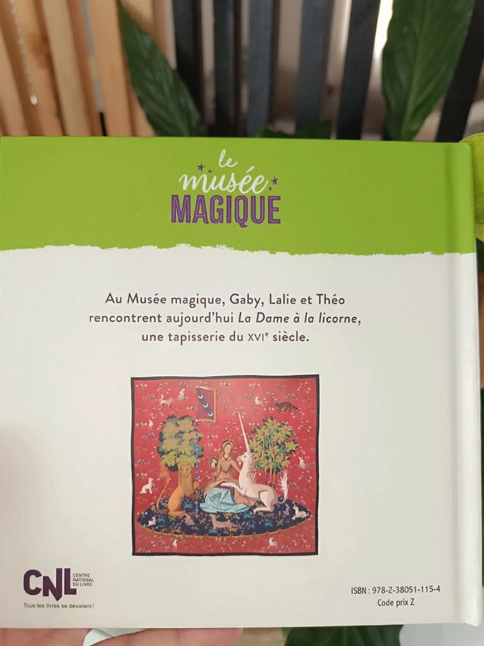 La dame a la licorne 🦄 Livre mcdo - photo numéro 2