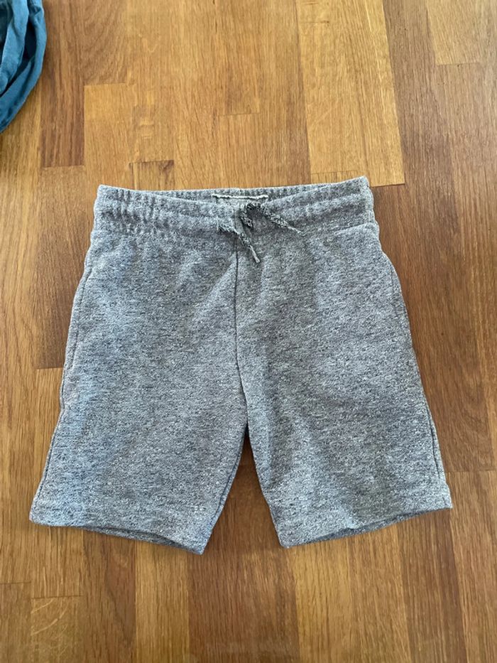 Short 3 ans