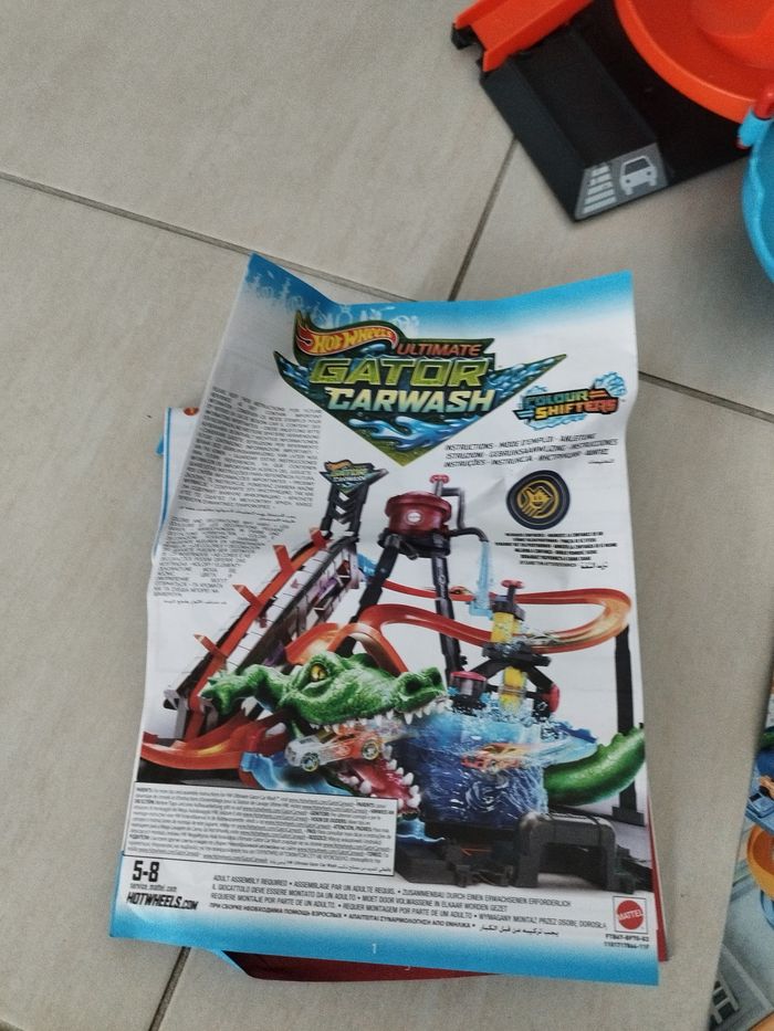 Circuit Hot Wheels Ultimate Gator Car Wash – avec 1 voiture – Excellent état - photo numéro 7