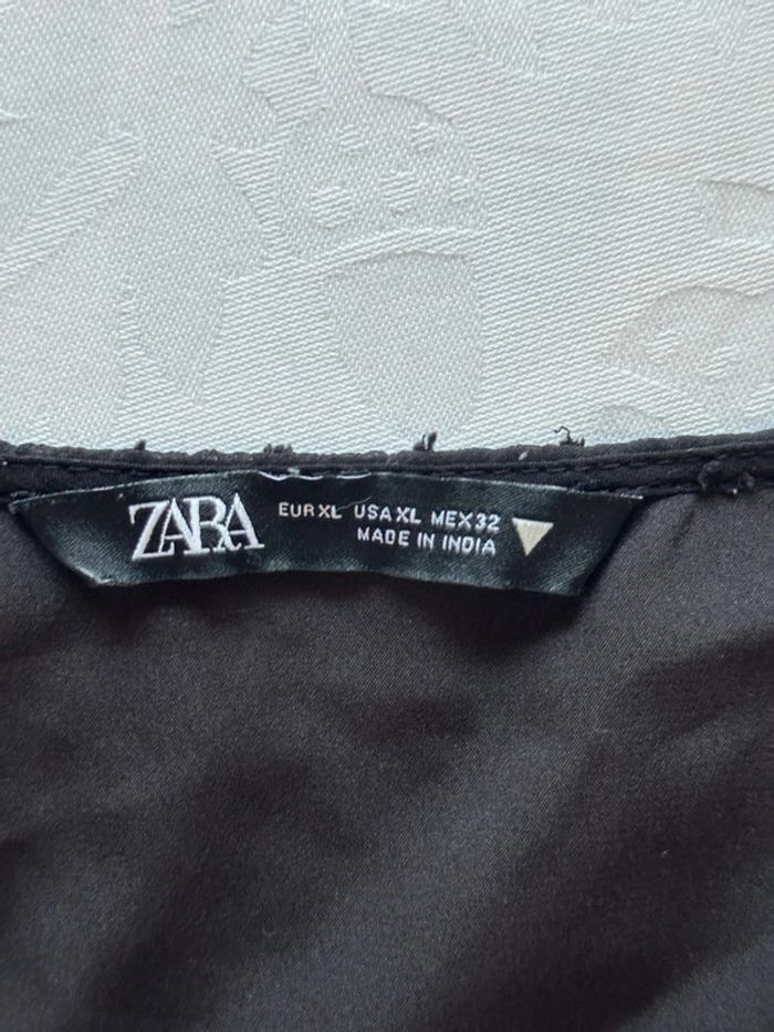 Robe noire en plumetis - Zara - photo numéro 3