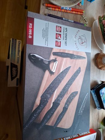 Lots de 6 couteaux Royal Swiss neuf 