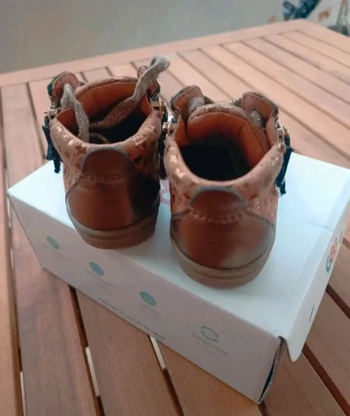 Chaussures camel étoiles GBB pointure 21 - photo numéro 3