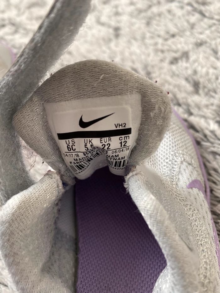 Baskets Nike évolution - taille 22 - photo numéro 5