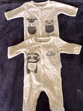 Lot de pyjama taille 0 ( jumelles )
