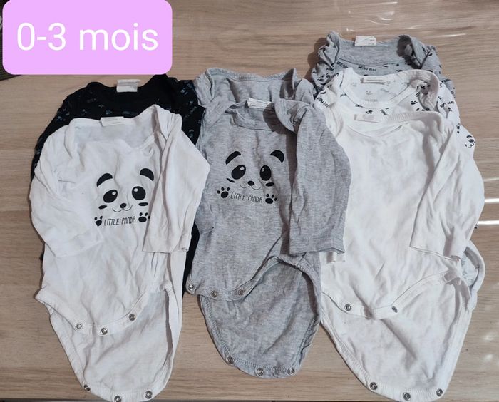 Lot bodies 0-3 mois