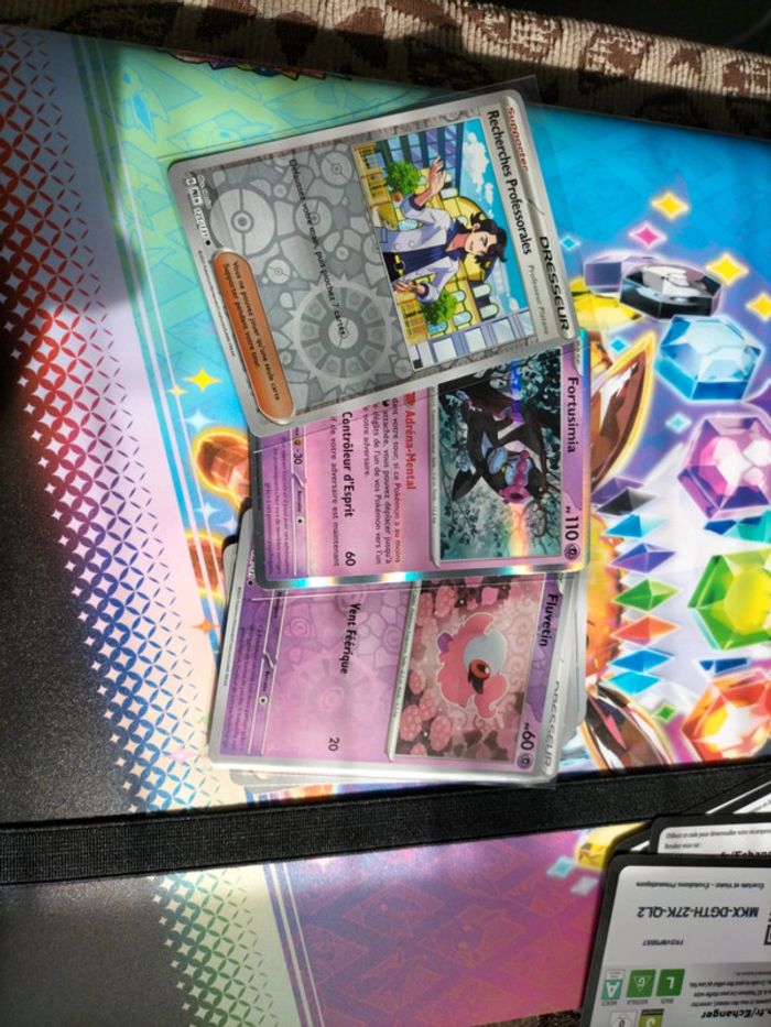 Coffret pokémon 2025 avec sleeves et top loaders. - photo numéro 6