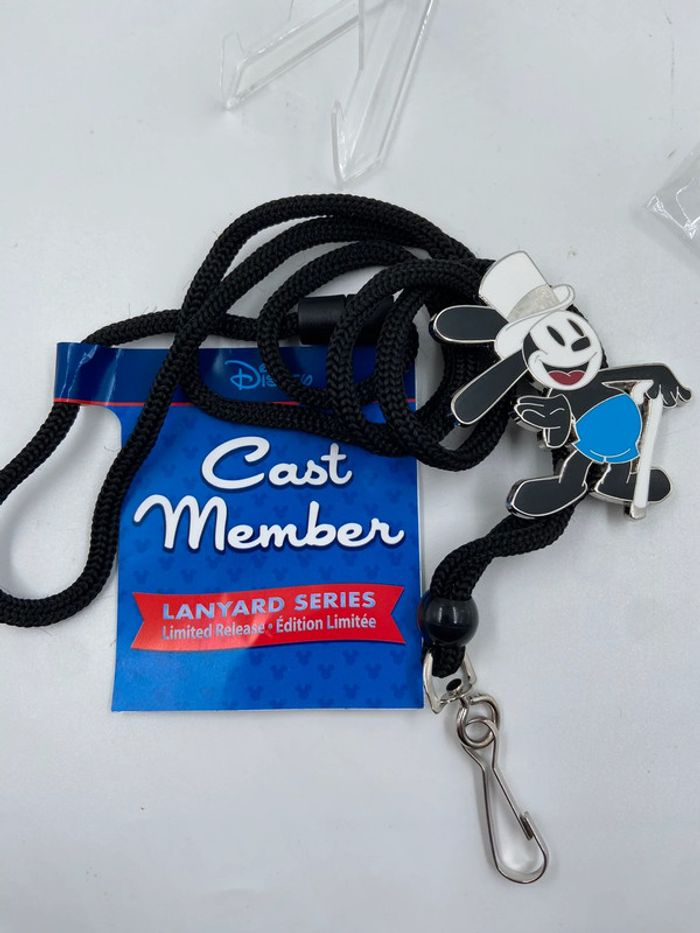 Cordon Cast Member Oswald the Lucky Rabbit Disney100 - photo numéro 2