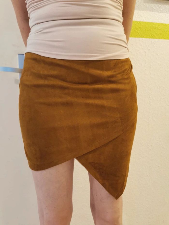 Jupe courte, moulante