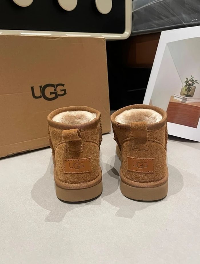 Bottes Ugg mini taille  41 - photo numéro 3
