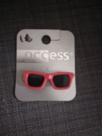 Broche modèle lunette neuf