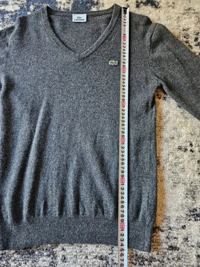 Pull en laine vierge Lacoste - Col V - Gris - Taille XS/S - Très bon état - photo numéro 5