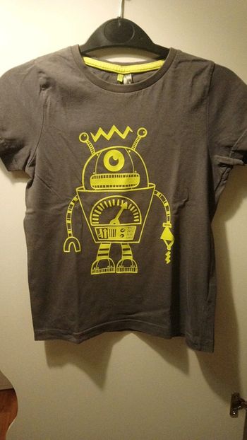 Tshirt manches courtes.