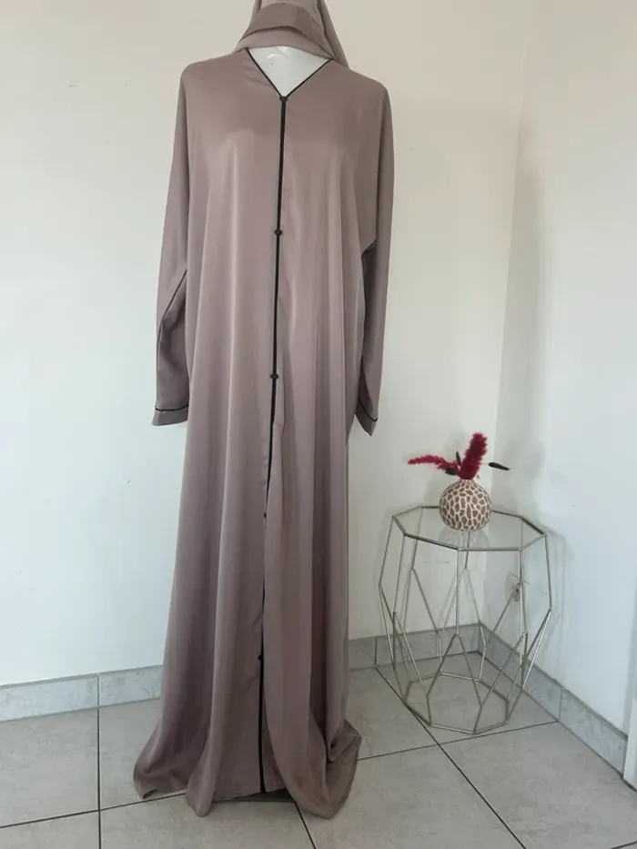 Robe émiratie chic femme neuve