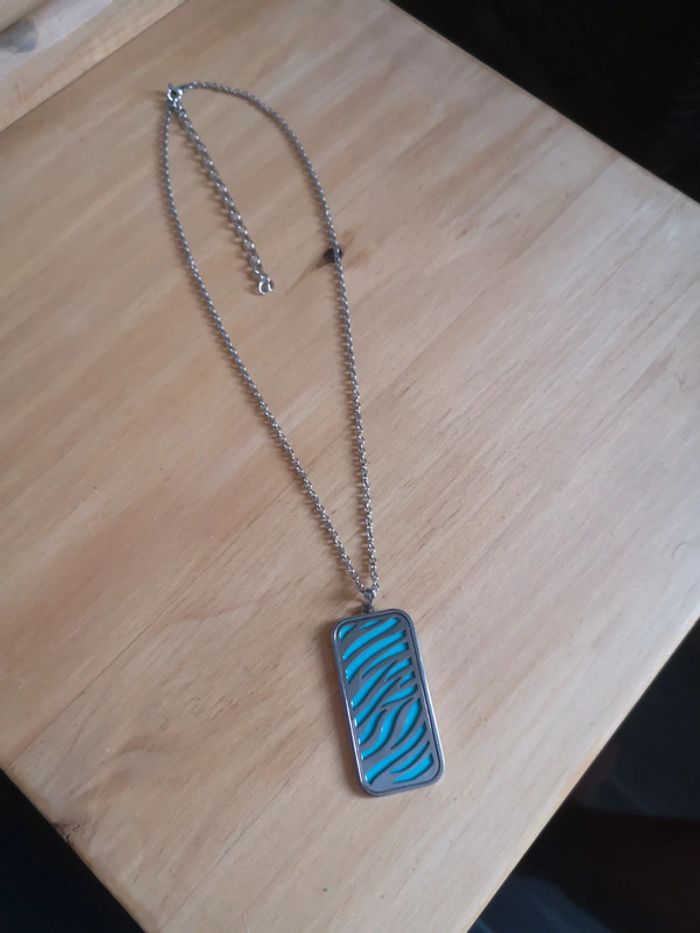 Collier type Georgette
