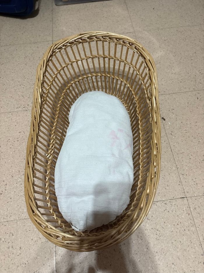 Berceau en osier bohème pour poupon