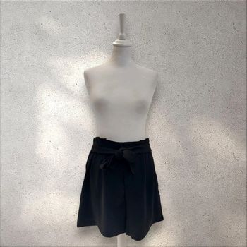 Short fluide noir jambes larges taille élastique et ceinture à nouer L