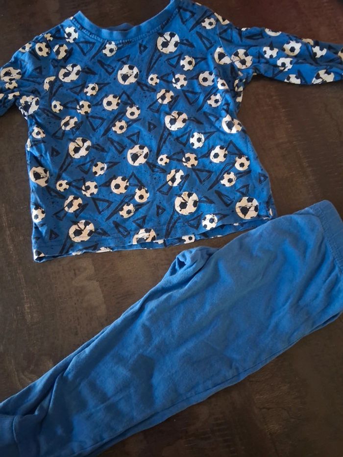 Pyjama 2 pièces bleu avec ballons de football - photo numéro 2