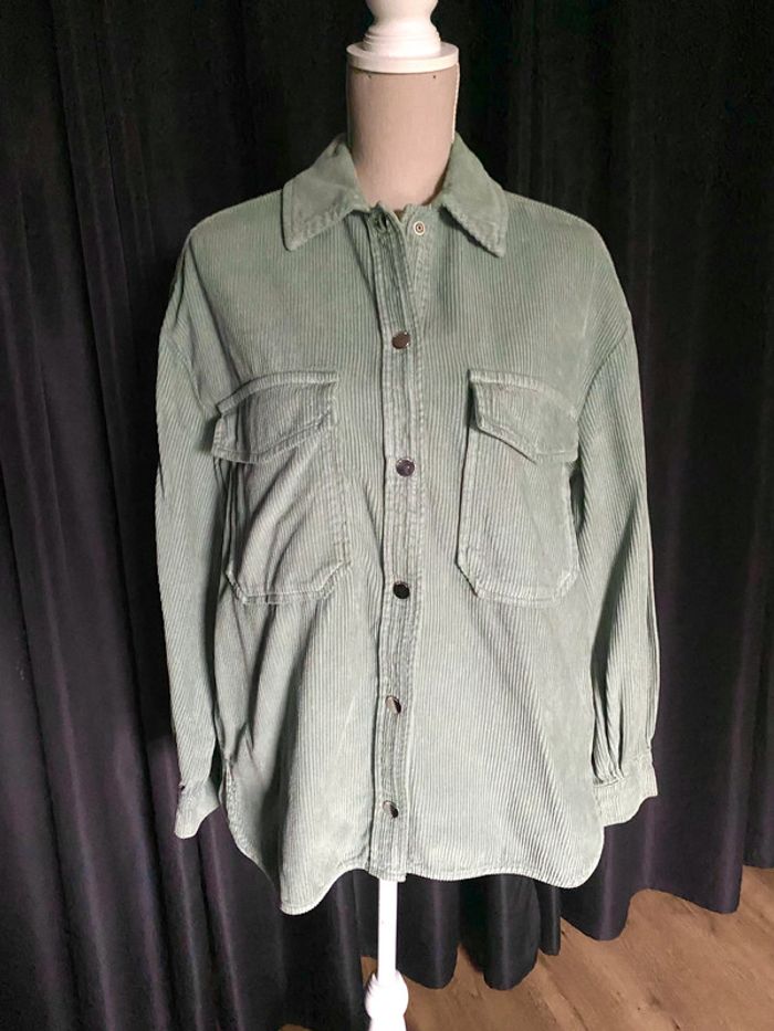 Veste Sur chemise en velours côtelé Bershka