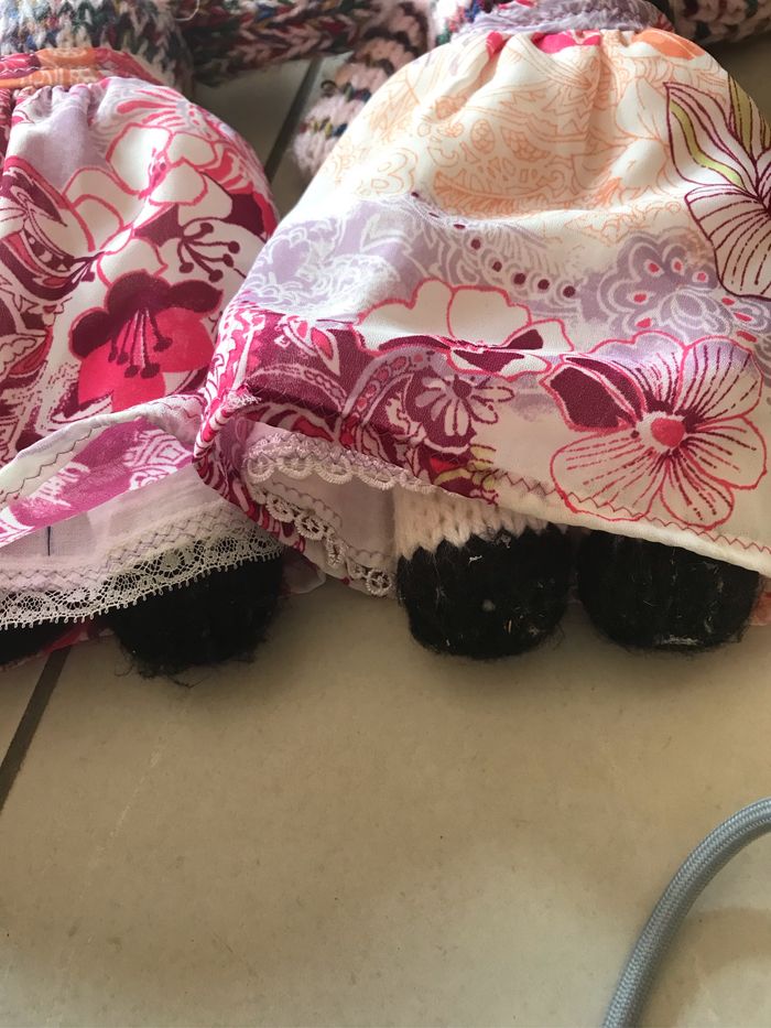 Lot 3 poupées tricot avec robe - photo numéro 2