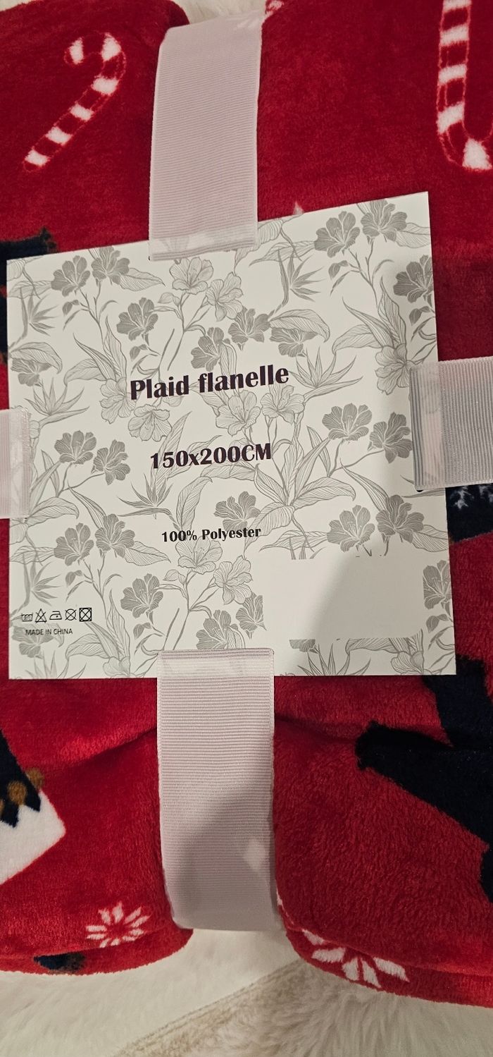 Magnifique plaid de Noël 🎄 rouge  150×200 cm Neuf - photo numéro 6