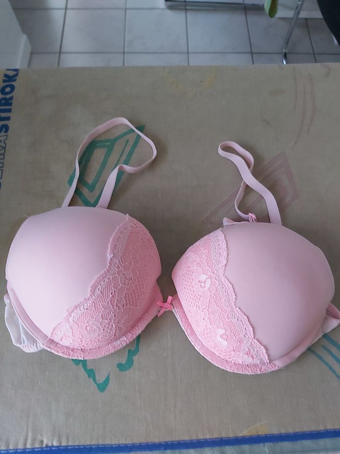 Soutien gorge rose pâle effet push up 90B