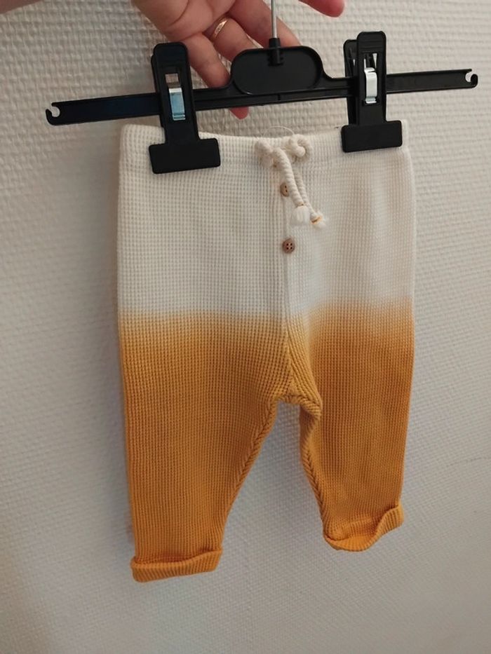 Pantalon zara souple neuf 6/9mois