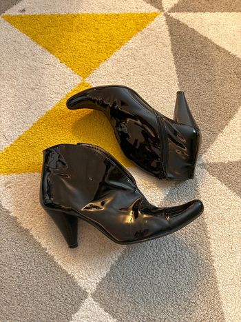 Bottines en cuir verni France Arno Taille 37