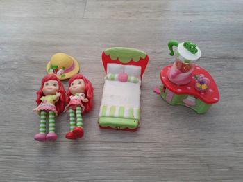 Figurines Charlotte aux fraises