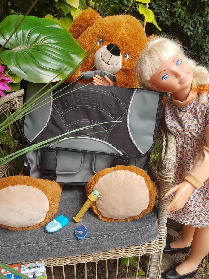Cartable Creeks neuf + trousses Airness et tigre + Big Pack Bic + ciseaux + taille-crayon - photo numéro 2