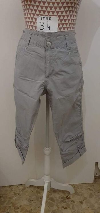 Pantacourt, coton,gris, en très très bon état,longueur 72cm,marque Miss Captain =7€