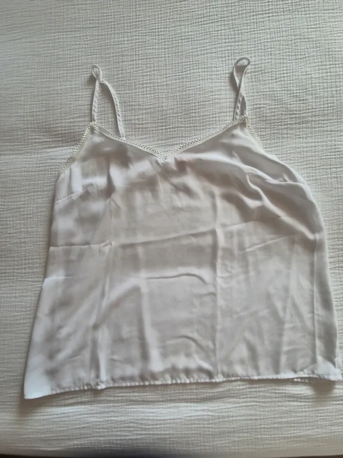 Débardeur blanc Camaïeu dentelle et broderie