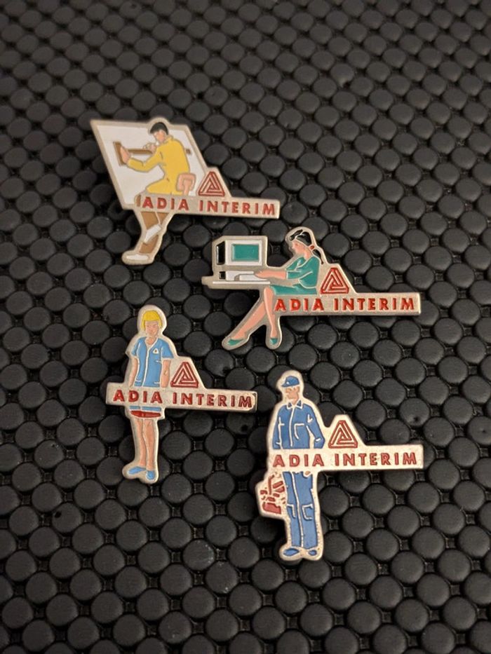 Série de 4 pin's métiers Adia Intérim