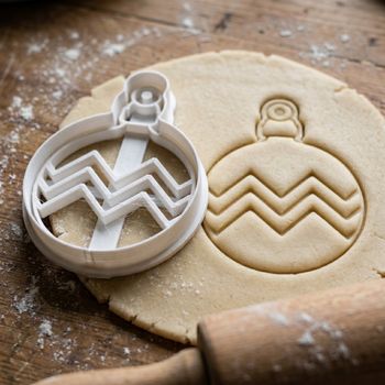 Emporte-pièce Boule de Noël à Chevrons - Découpoir Biscuit Sablé Pâtisserie