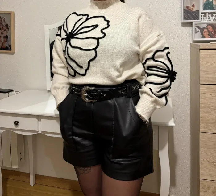 Pull avec fleurs