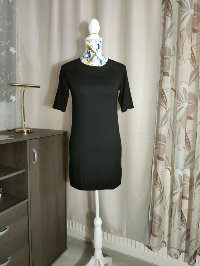 Robe Caroll T40 - Élégance Noire en 85% Viscose !
