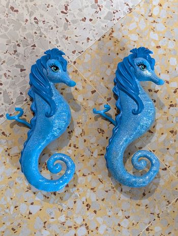 2 hypocampes barbie bleu