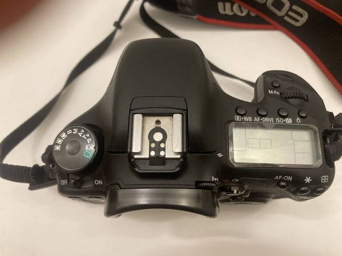 Lot reflex numérique Canon EOS 7D avec lot d'accessoires (2 objectifs, alimentation et 2 batteries) - photo numéro 3