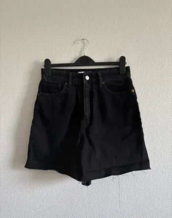Short en jean noir