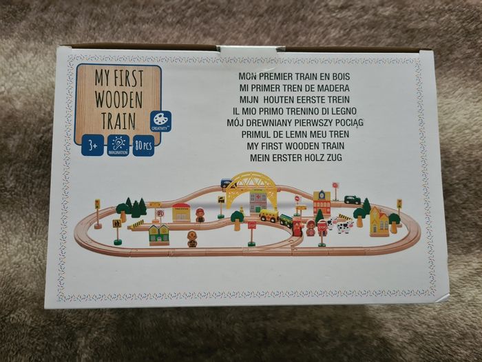 Train en bois construction