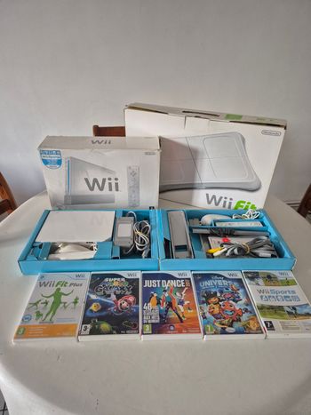 Console Nintendo wii blanche +balance board wii fit plus et jeux
