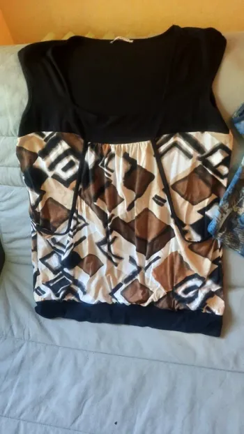 Lot de 10 hauts taille 4