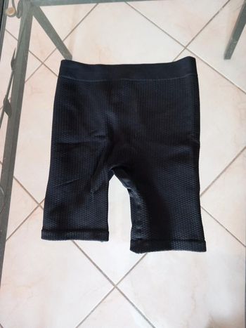 Short moulant femme