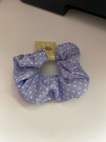 Chouchou bleu à pois blanc