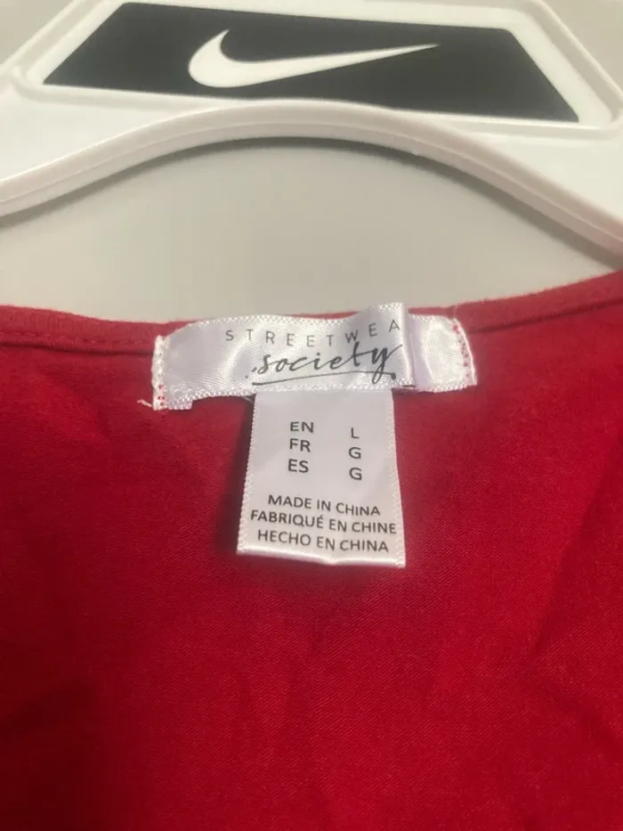 Top rouge croisé Streetwear Society – Taille L – décolleté en V, ajustable côté gauc - photo numéro 2
